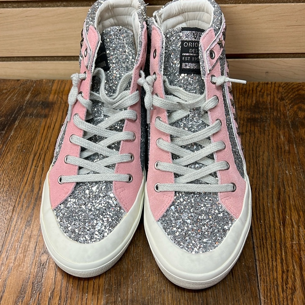 Size 11, like new vintage Havana sneakers